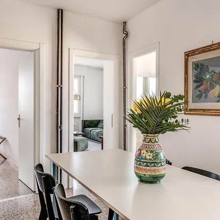 Amazing Piramide Metro Station Apartment *